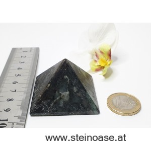 Smaragd Pyramide 4,5cm